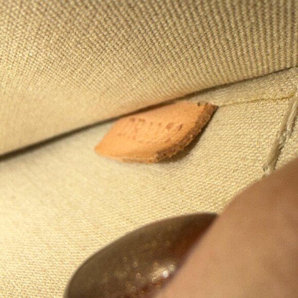 Louis Vuitton Brea MM Hand Bag Purse Citrine Yellow Vernis COA Incl - Picture 10 of 16